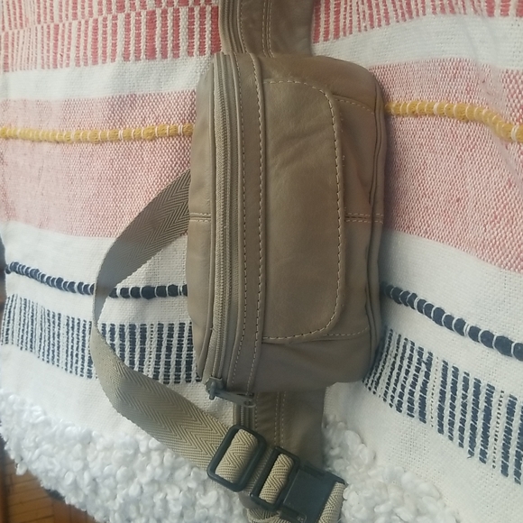 Vintage Handbags - Vintage Leather Fanny Pack